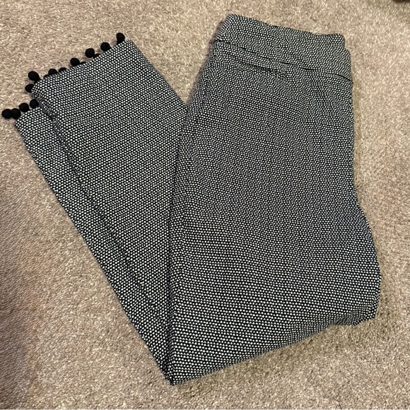 Chico's Black + White Polka Dot So Slimming Women’s Capri Pom Pom Hem Crop Pants - Picture 1 of 5